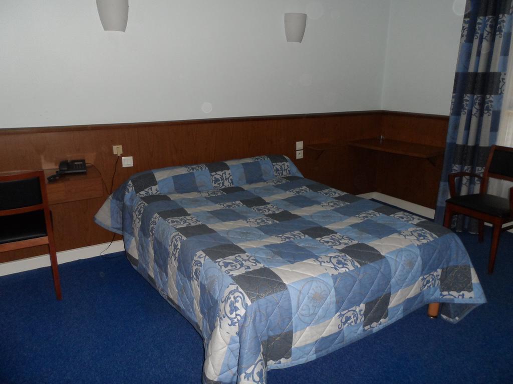 Touring Hotel Гренобъл Стая снимка