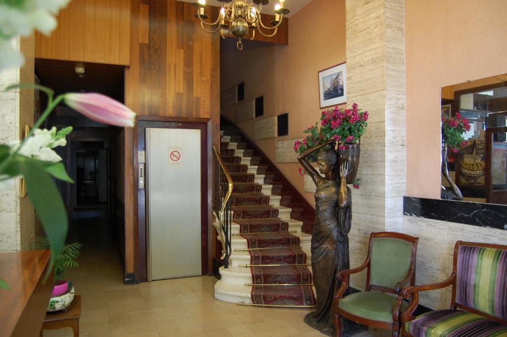 Touring Hotel Гренобъл Екстериор снимка