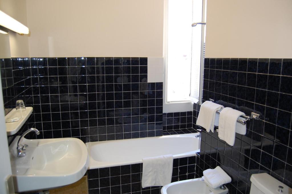 Touring Hotel Гренобъл Екстериор снимка