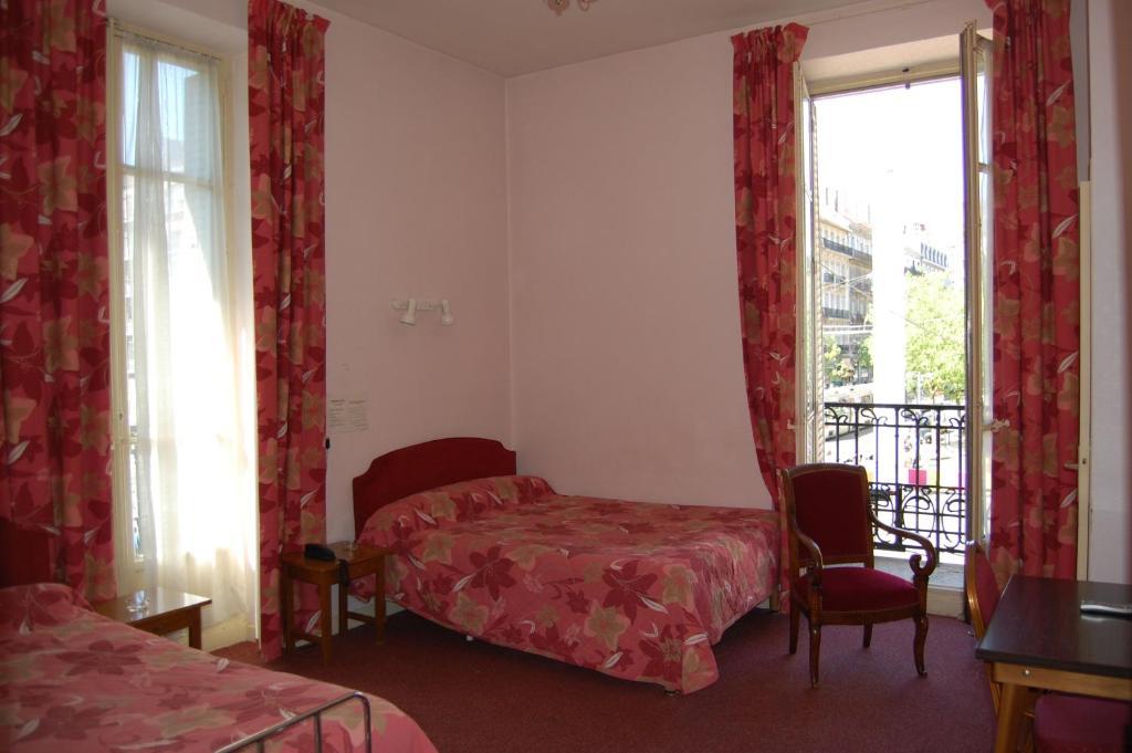 Touring Hotel Гренобъл Стая снимка