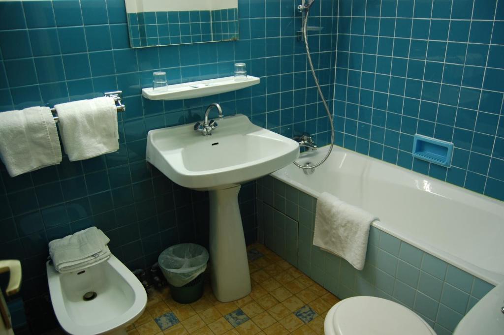 Touring Hotel Гренобъл Стая снимка